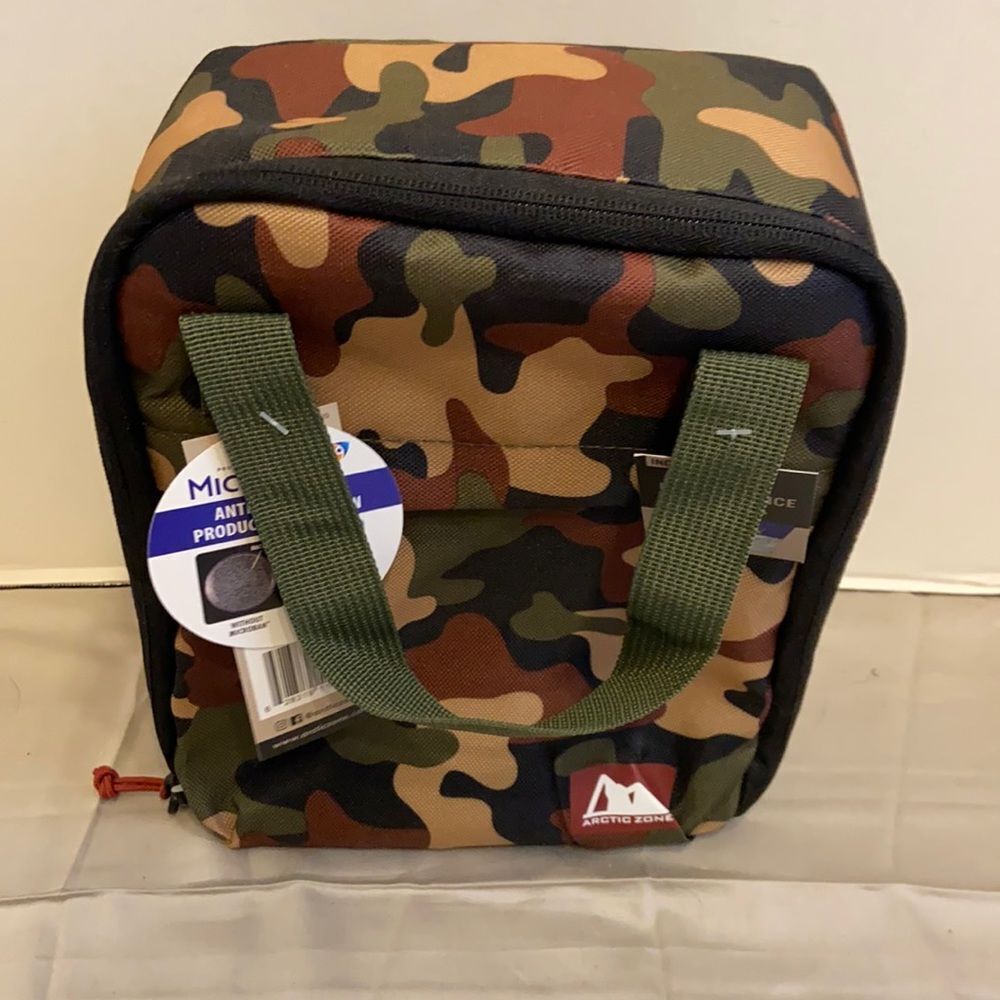New‎ Camo lunch bag with ice 8.5”x10”